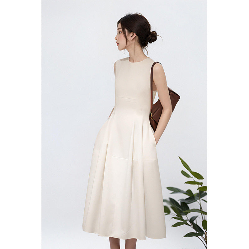 Vestido branco de decote redondo, de decote redondo e sem mangas para mulher, novo verão de 2026, saia comprida elegante e fina com bainha larga