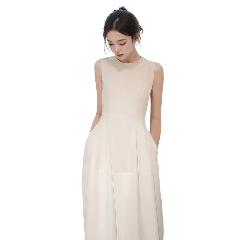 Vestido branco de decote redondo, de decote redondo e sem mangas para mulher, novo verão de 2026, saia comprida elegante e fina com bainha larga