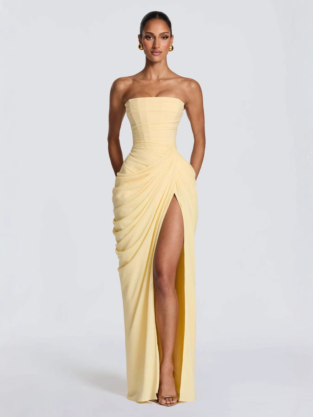 2026 Novo vestido romântico francês plissado, assimétrico e sexy, de fendas altas,