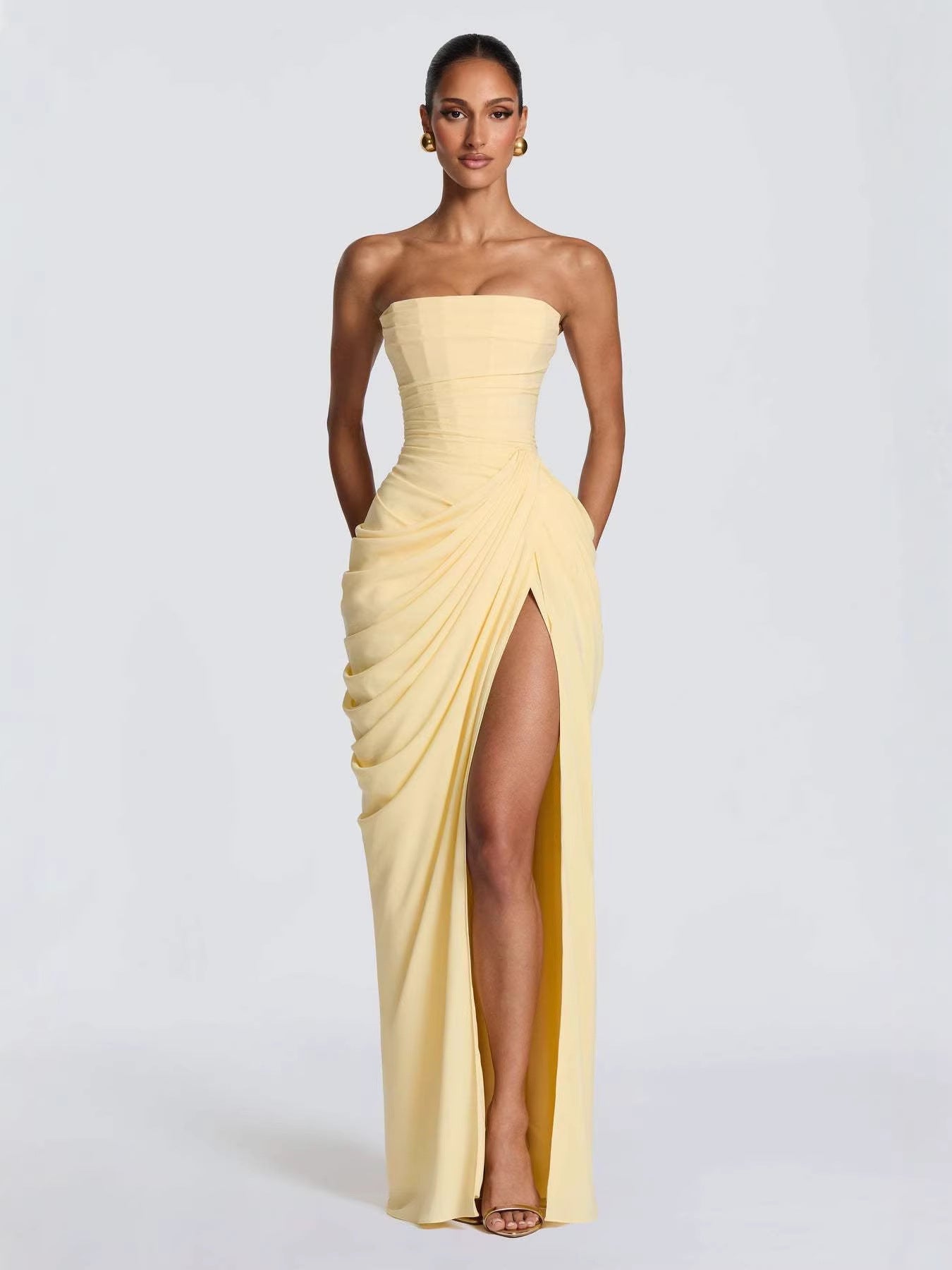 2026 Novo vestido romântico francês plissado, assimétrico e sexy, de fendas altas,