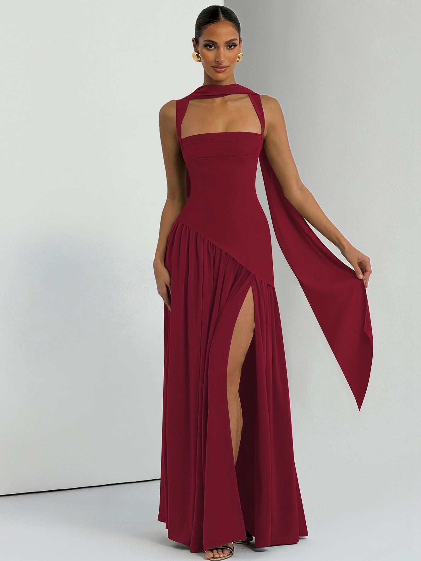 Vestido feminino feminino 2026 de moda feminina elegante de moda feminina europeia e americana, elegante alça, de cor sólida e fenda, vestido serpentina para mulheres