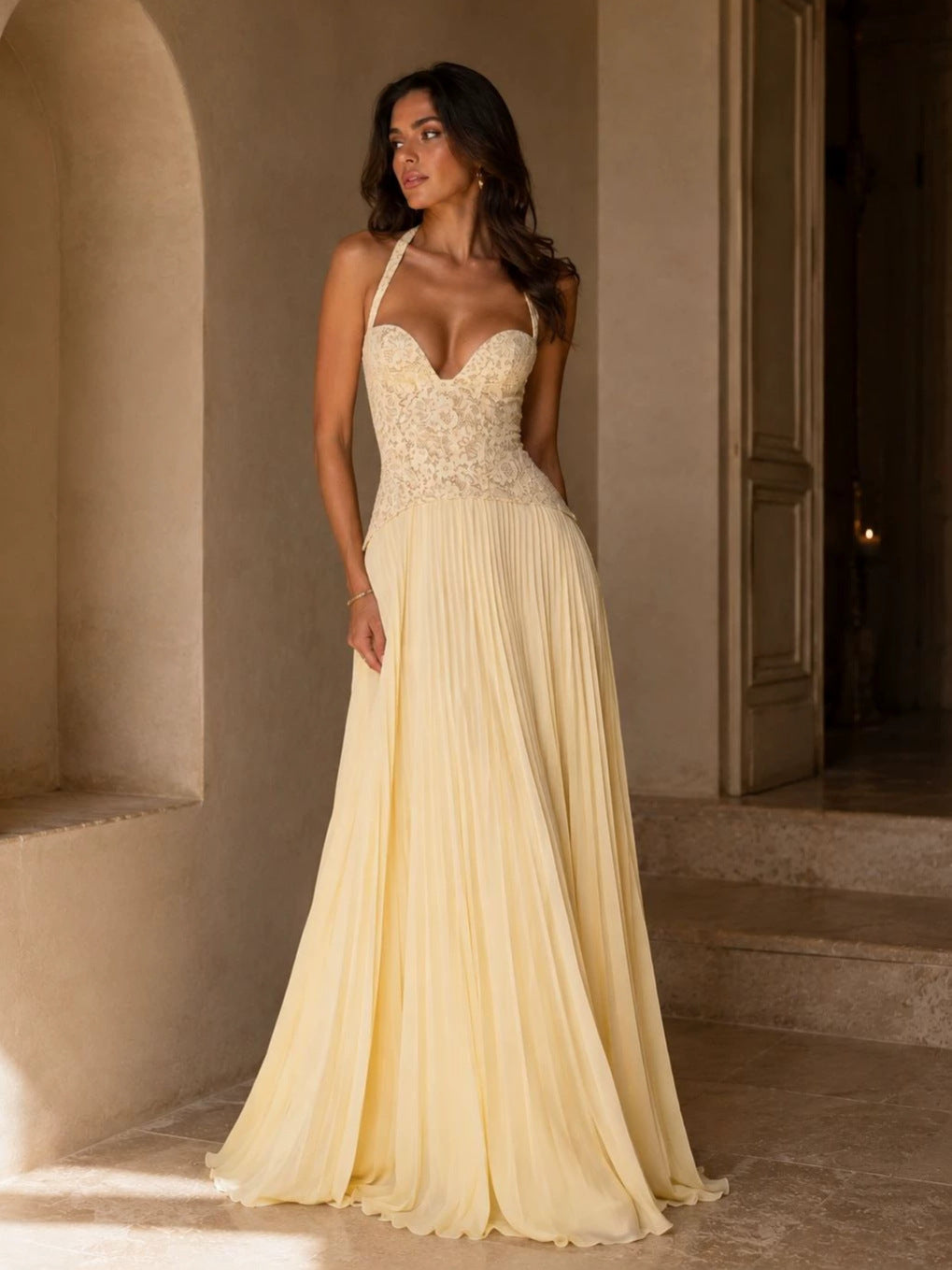Personalizado | Vestido francês de renda com copo halter, com amarração nas costas, cintura justa, saia comprida plissada em chiffon