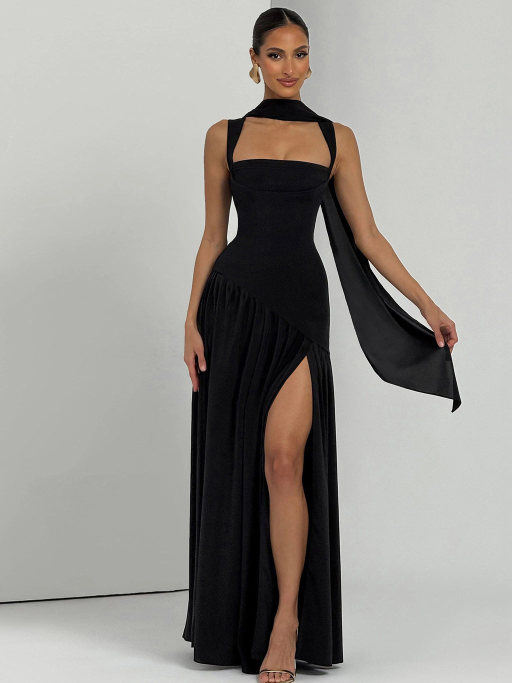 Vestido feminino feminino 2026 de moda feminina elegante de moda feminina europeia e americana, elegante alça, de cor sólida e fenda, vestido serpentina para mulheres