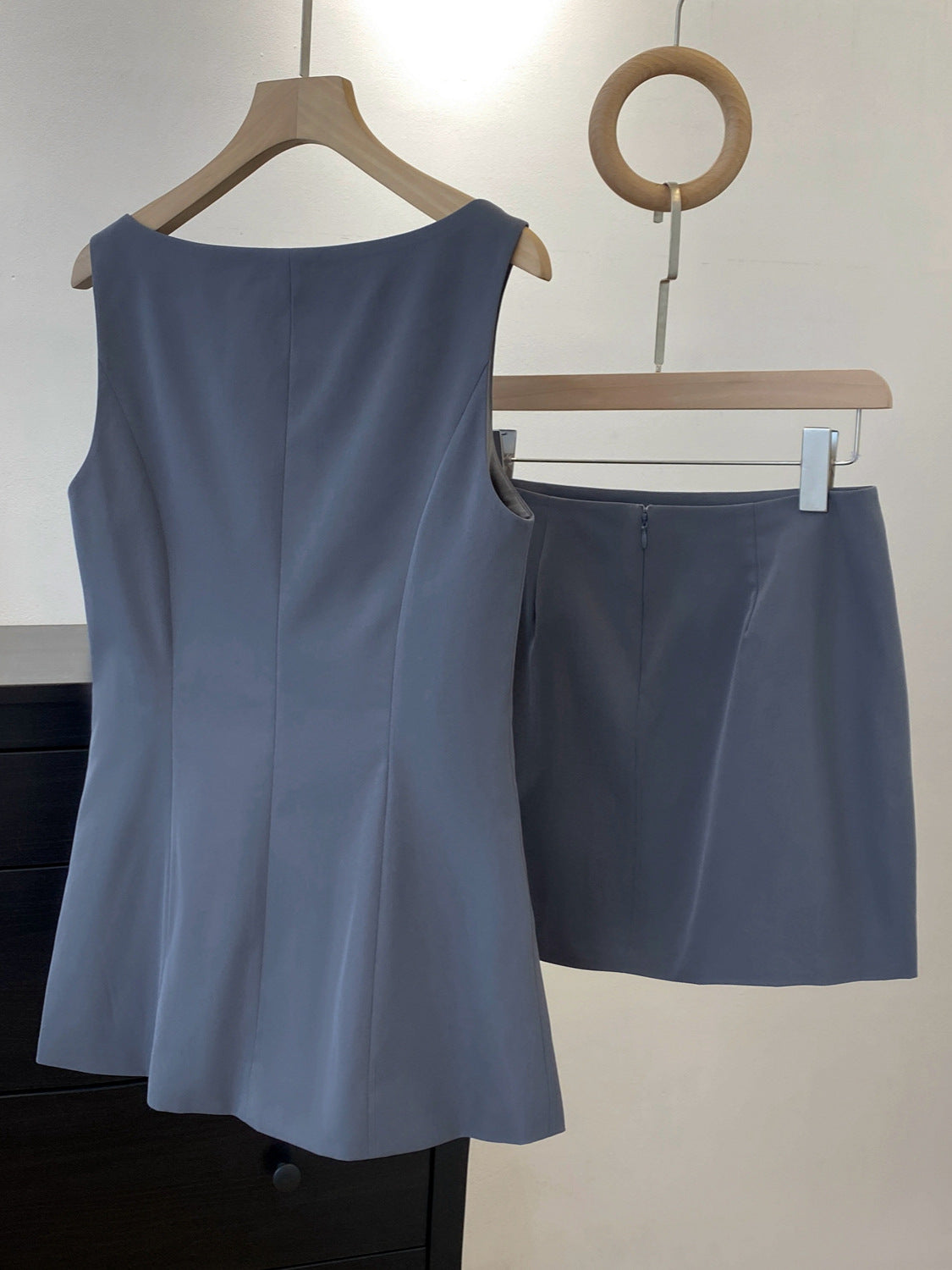 Conjunto Colete + Saia Cinza