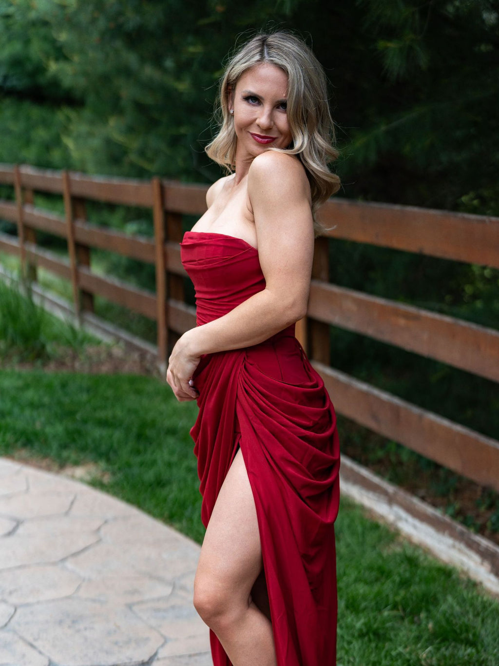 Em Stock | Vestido de Verão Feminino Vestido Leve de Luxo De Alta Gama, Vintage Sem Alças, Cintura e Cintura Plissada Vestido Longo de Fenda Alta