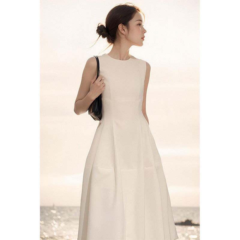 Vestido branco de decote redondo, de decote redondo e sem mangas para mulher, novo verão de 2026, saia comprida elegante e fina com bainha larga