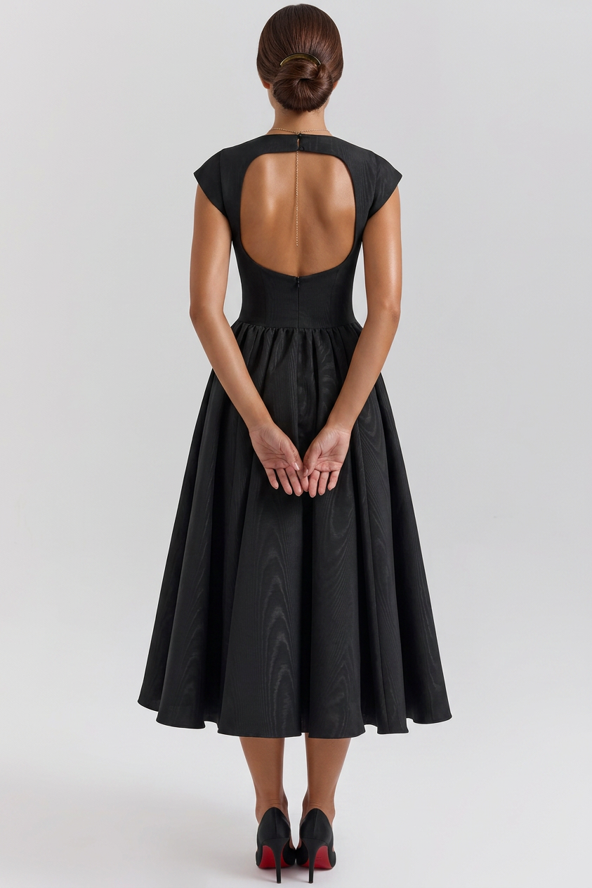 Vestido Costas Abertas Elegante Modela o Corpo e Valoriza a Silhueta